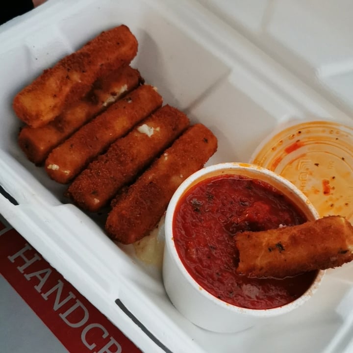 photo of Rollin' Pizza Inc. Vegan Mozza Sticks shared by @emberattack on  28 Oct 2020 - review