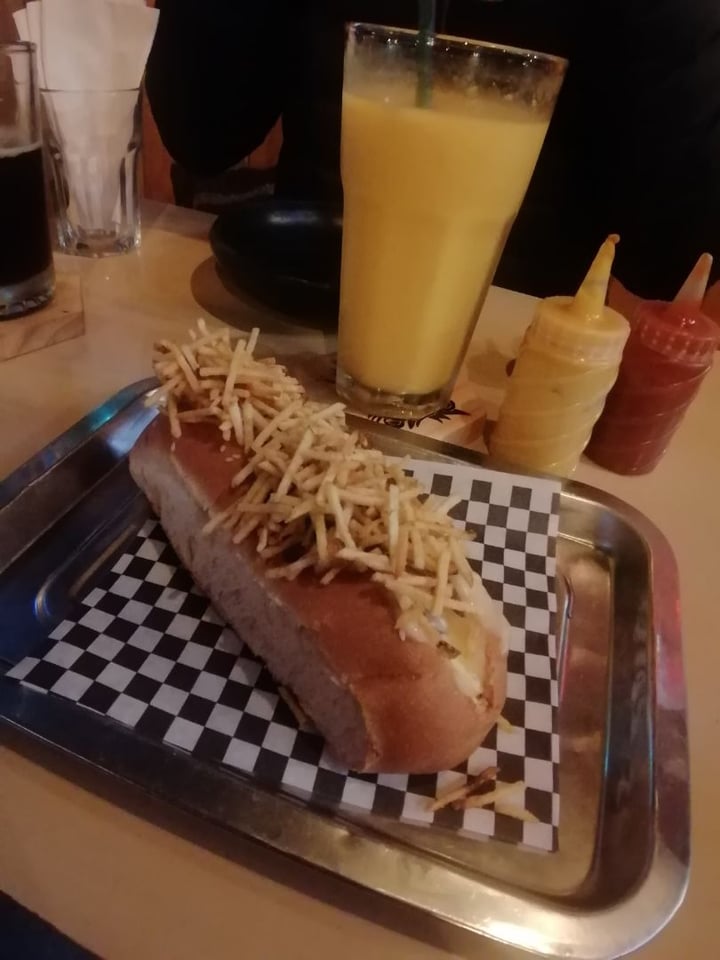 review photo of Cafe Leon Interior 6 Local 3 Paseo Del Faro Perro caliente shared by @bnataliar on 26 Feb 2020 - review