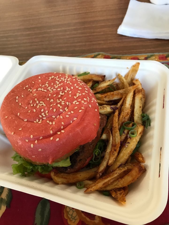 photo of Moonrise Comida Vegana Aguacatera burger shared by @andreaxolotl on  16 Feb 2020 - review