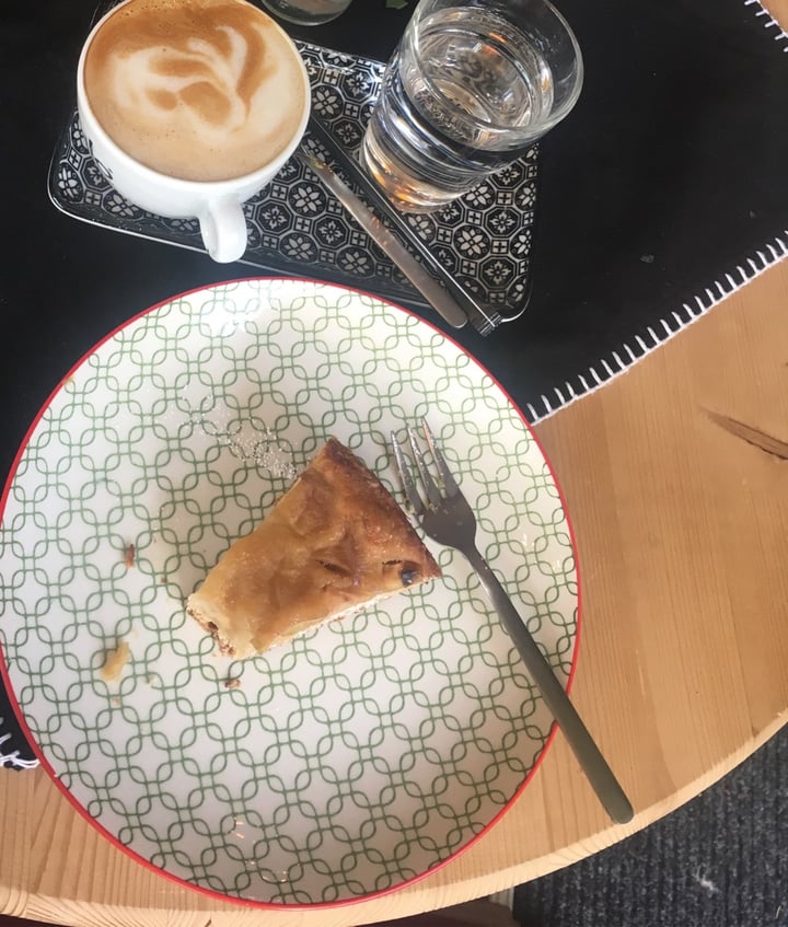 photo of Café Wonder Apple Pie shared by @rosaa on  28 Aug 2020 - review