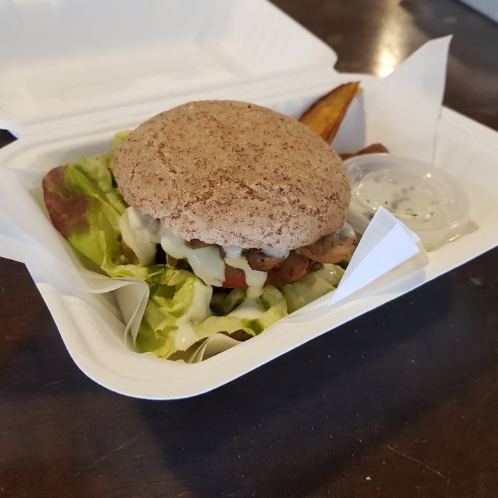 review photo of CRUDA Amor Natural Veggie Burger Soñada shared by @carla-flo on 18 Aug 2021 - review
