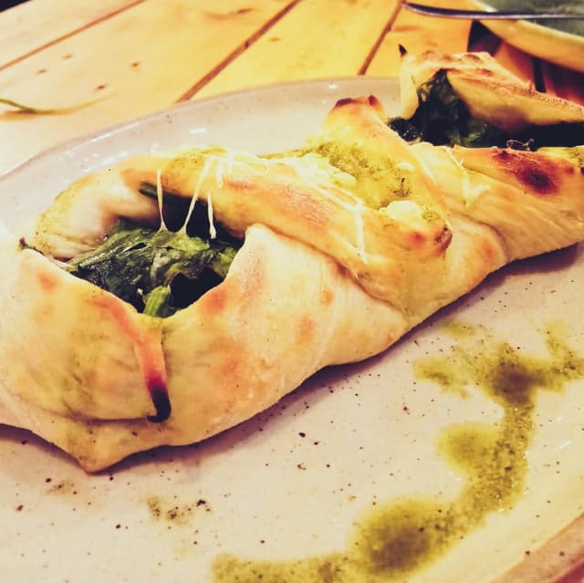 Photo of the dish “Calzone de nata, queso y espinacas”