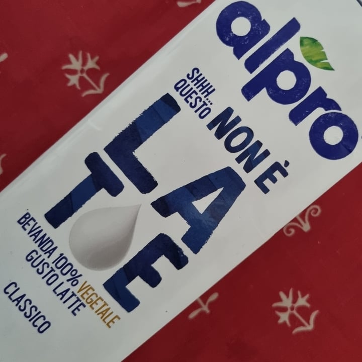 photo of Alpro This is Not Milk Classic Questo Non è Late Classico shared by @aidacomeseibella on  13 Jul 2022 - review