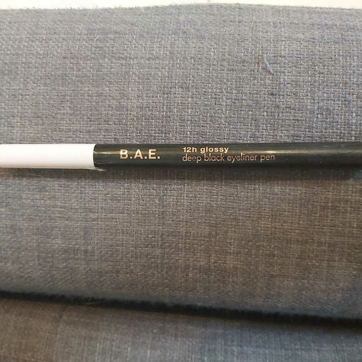 photo of B.A.E. 12h Glossy Deep Black Eyeliner Pen shared by @lizsxm on  15 Apr 2020 - review