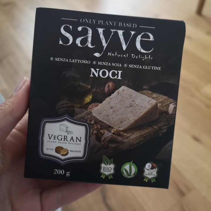 photo of Sayve Formaggio duro vegetale alle noci shared by @lindaemecs on  21 Sep 2022 - review