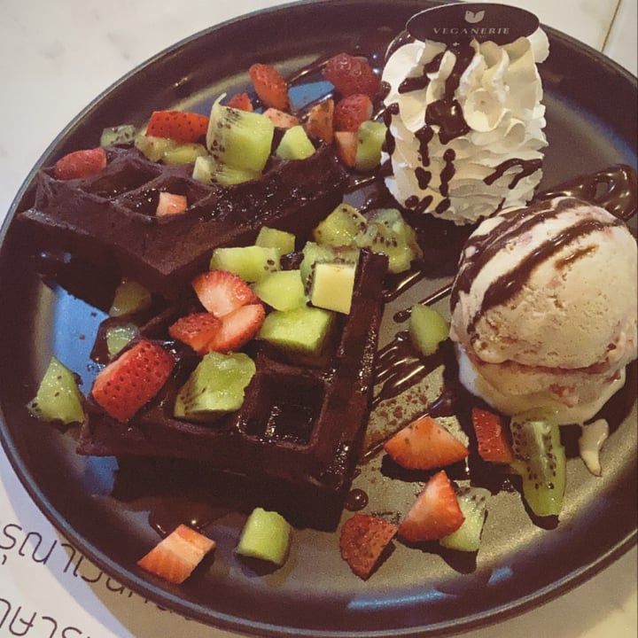 photo of Veganerie Silom Red Velvet Waffles shared by @ranikothari19 on  17 Aug 2021 - review