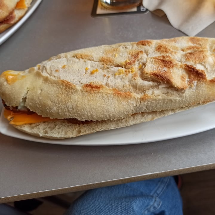 photo of El Vividero Bocadillo de chorizo y queso shared by @mswinter on  02 Jun 2021 - review