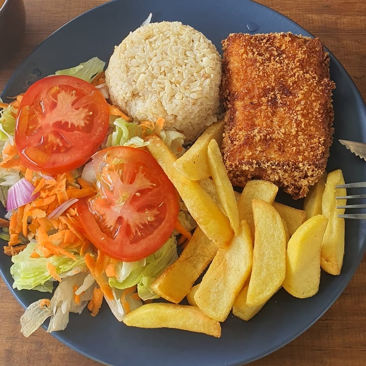 photo of Refúgio Veg Prato Tofu A Milanesa shared by @carlaplombon on  25 Nov 2022 - review