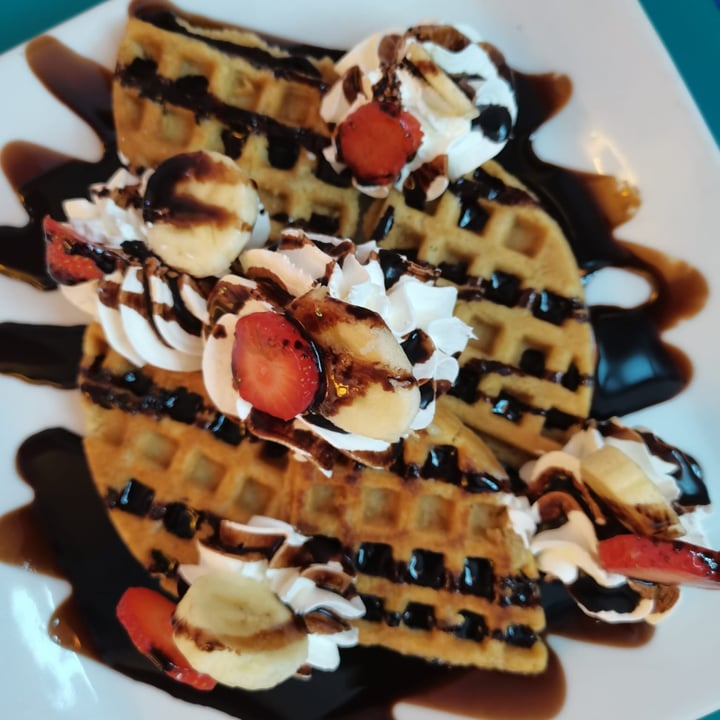 photo of Freedom Cakes Banana and strawberry waffles shared by @saragomz on  13 Sep 2021 - review