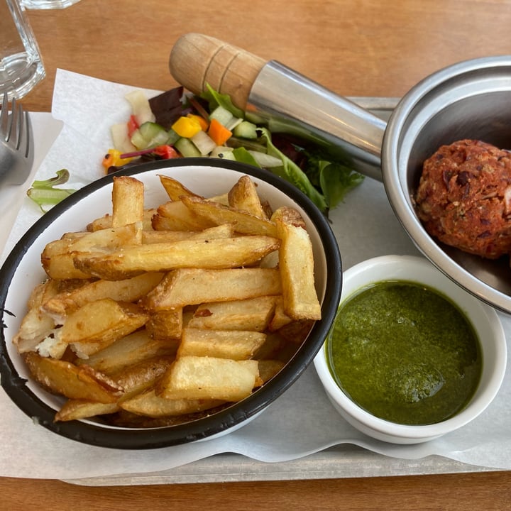 photo of Eat Me Cafe Eat Me Balls With Nut Pesto Sauce And Chips shared by @maggiefilipponi on  19 Jul 2022 - review