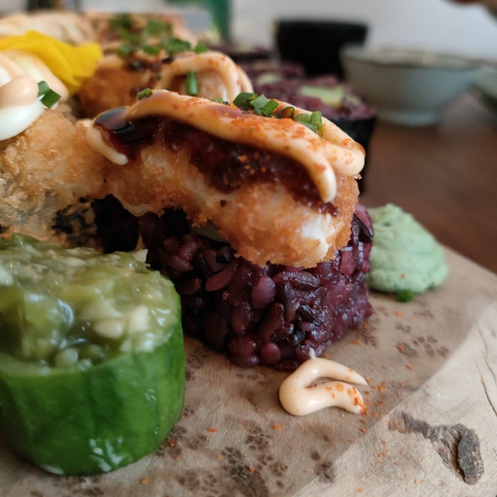 photo of Vegan Sushi Bar shrimp-less tempura crunch shared by @andreavisconti on  01 May 2022 - review