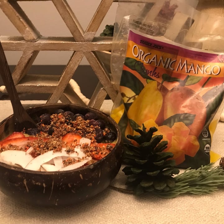 review photo of Trader Joe's Organic mango chunks shared by @veganlibrarian on 31 Dec 2021 - review