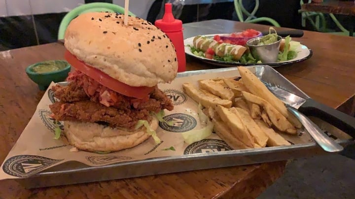 photo of Revolucion Verde Chickn free Diablo Burguer shared by @akgonzd on  07 Dec 2019 - review