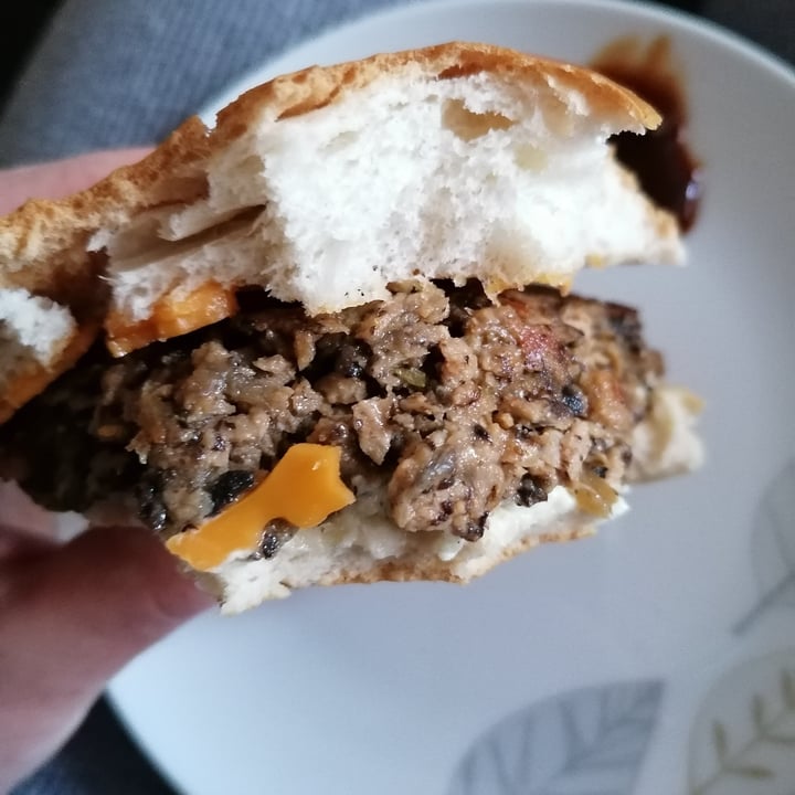 photo of Three Brothers Burgers Cheeseburger shared by @robynellen on  26 Aug 2020 - review