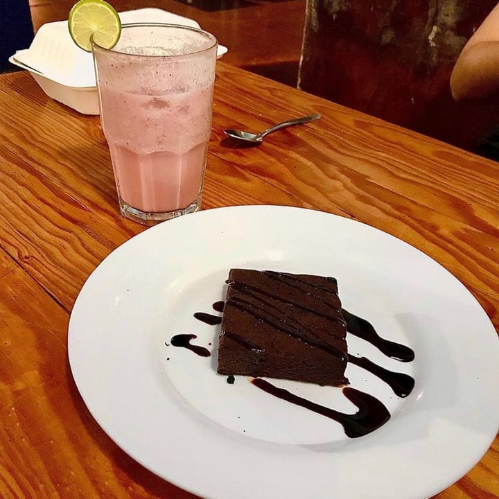 review photo of Capuchino Café Hamburguesa de Falafel Pastor shared by @emmacarstairs on 01 Feb 2022 - review