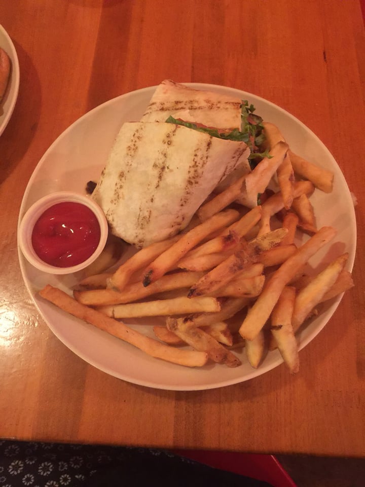 photo of Veggie Grill Santa Fe crispy Chickin’ wrap shared by @jobeliusregina on  10 Jul 2019 - review