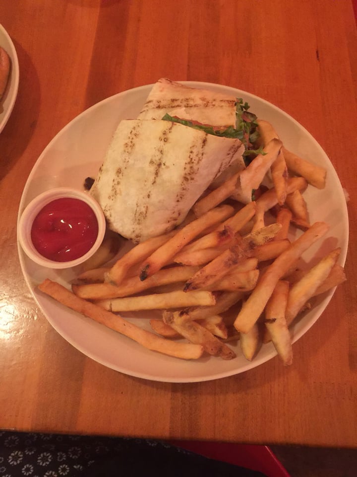 review photo of Veggie Grill Santa Fe crispy Chickin’ wrap shared by @jobeliusregina on 10 Jul 2019 - review