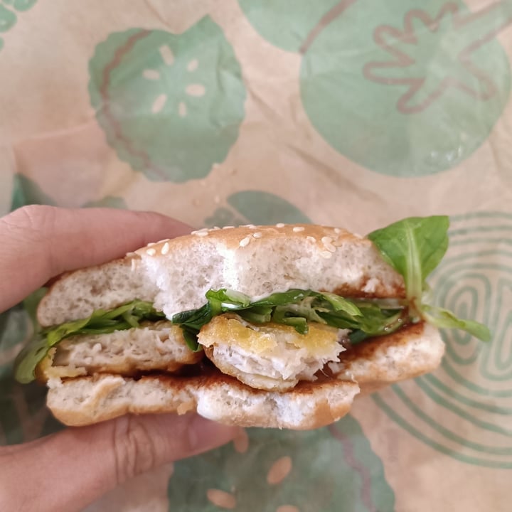 review photo of Burger King Plant Based Veggie Nuggets Hamburger shared by @cecinestpasfra on 31 Oct 2022 - review