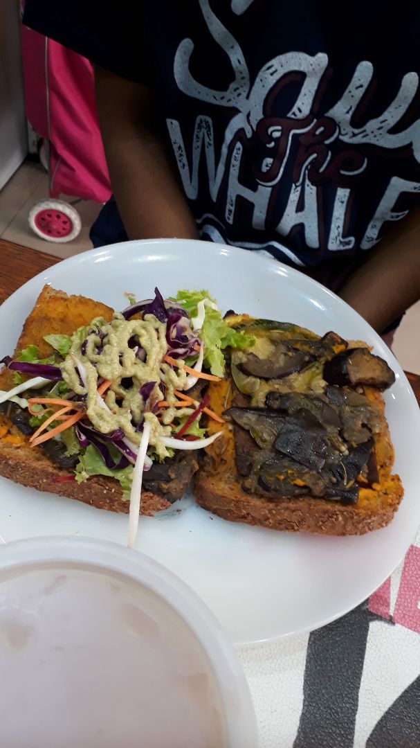 photo of Y la Vaca Chocha Sandwich Con Tofu shared by @sofialegre on  15 Mar 2020 - review