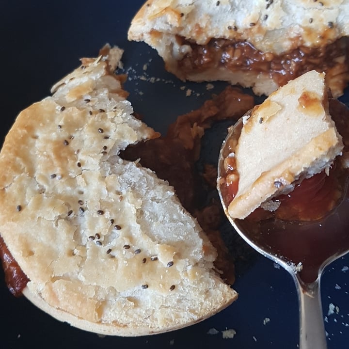 photo of Four’n Twenty Meat free pie shared by @hansandwich on  08 Feb 2021 - review