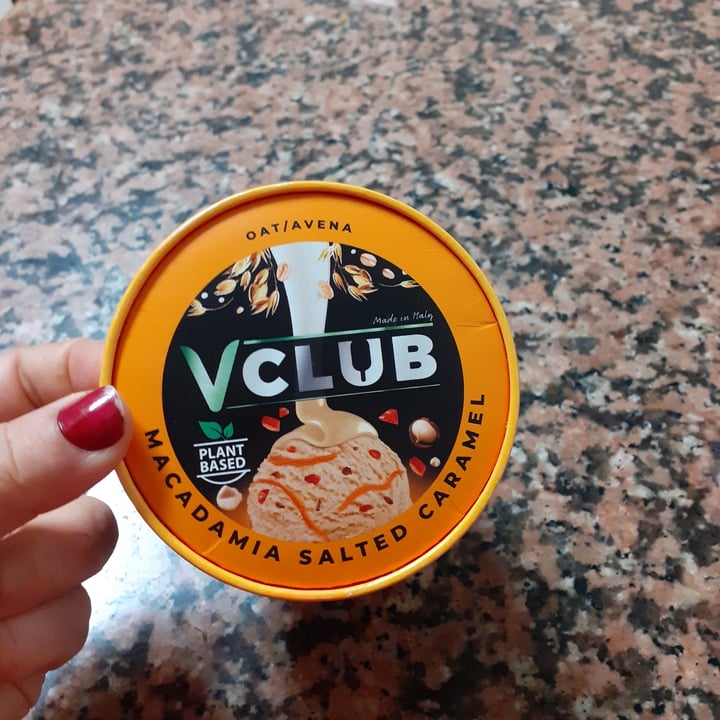 photo of VClub Helado Macadamia Salted Caramel shared by @pirita893 on  23 Nov 2022 - review