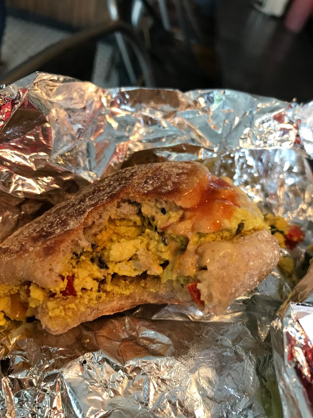 Foto del piatto “Egg, cheese & bacon muffin”