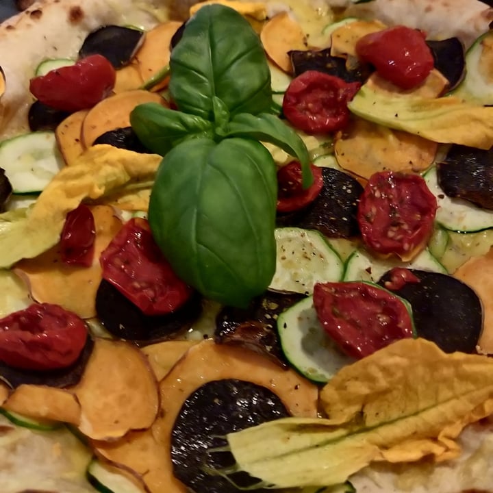 photo of DOPE Flower Blossom Pizza shared by @alessandrabi on  24 Apr 2022 - review