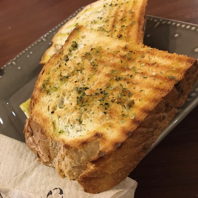Foto do prato “Toast with cheese and herbs”