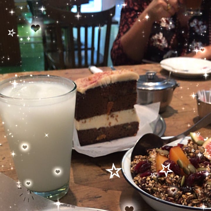 photo of Fifi Almacén Carrot cake shared by @vegankity on  12 Aug 2021 - review