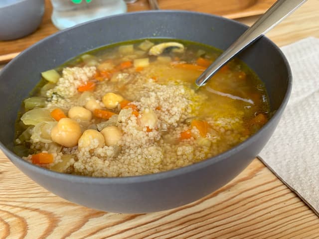 Photo du plat “Sopa de garbanzos con cous cous”