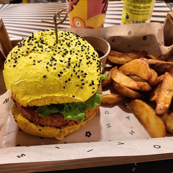 photo of Flower Burger Funky Cecio shared by @laura1990 on  20 May 2022 - review