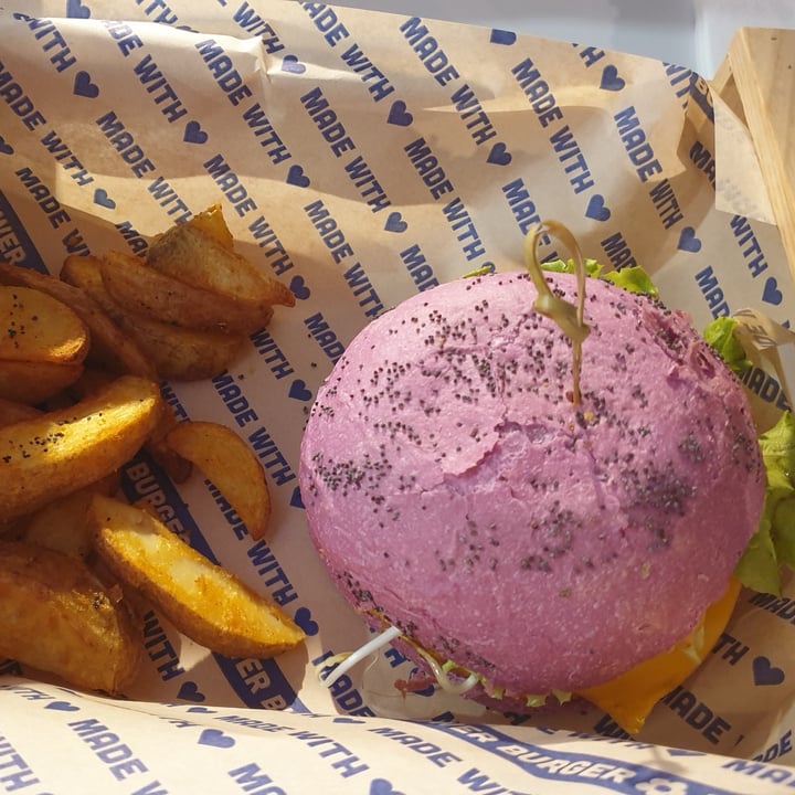 photo of Flower Burger Flower burger shared by @sereveg on  21 Mar 2022 - review