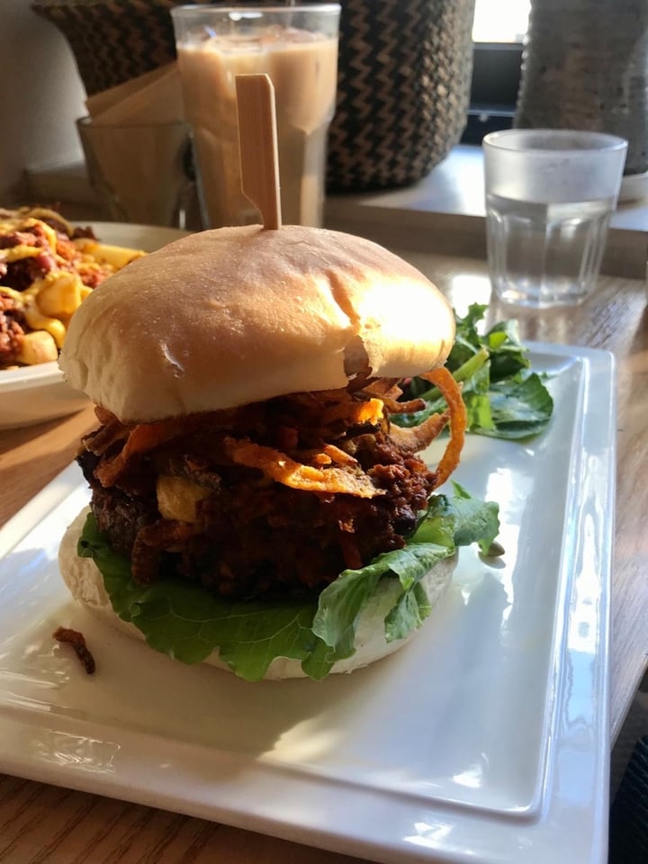 photo of Plant Café & Kitchen mushroom burger shared by @olfi on  29 Nov 2019 - review