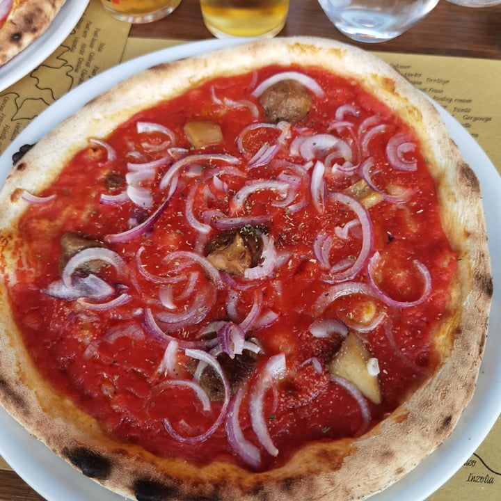 photo of The Brother Pizza&Food Pizza marinara con cipolle e funghi porcini shared by @vulcanoattivo on  19 Jul 2022 - review