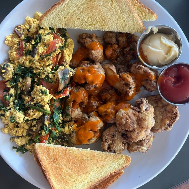photo of Kale My Name Tofu Scramble Plate shared by @berryveganplanet on  06 Aug 2022 - review