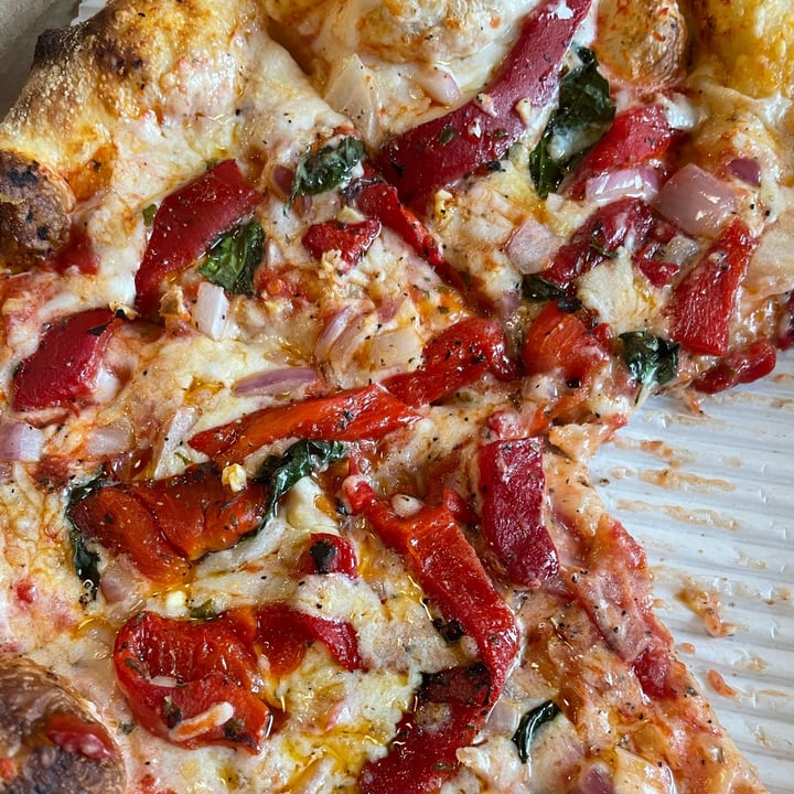 review photo of Oven 360 Grand Marais custom vegan pizza shared by @breathegrace on 19 May 2022 - review