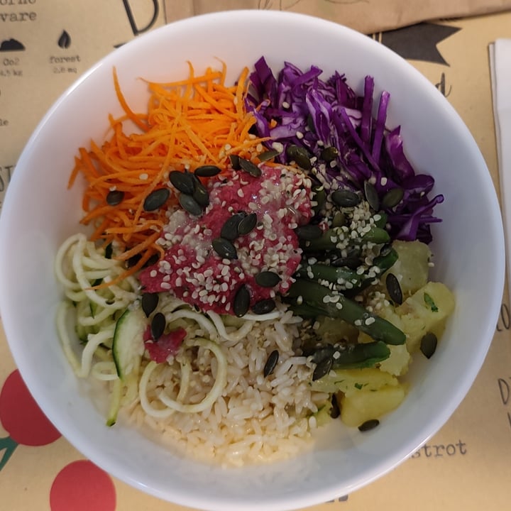 photo of Dulcamara Vegan Bakery & Bistrot salad bowl shared by @simplydaisy on  10 May 2022 - review