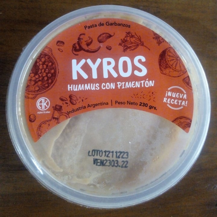 photo of Kyros Hummus con Pimentón shared by @danigalarzavegan on  10 Jan 2022 - review