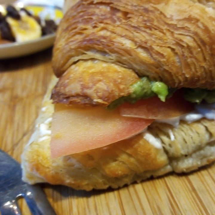 photo of Amará Tienda Natural croissant shared by @mamutgordo on  25 Jul 2022 - review