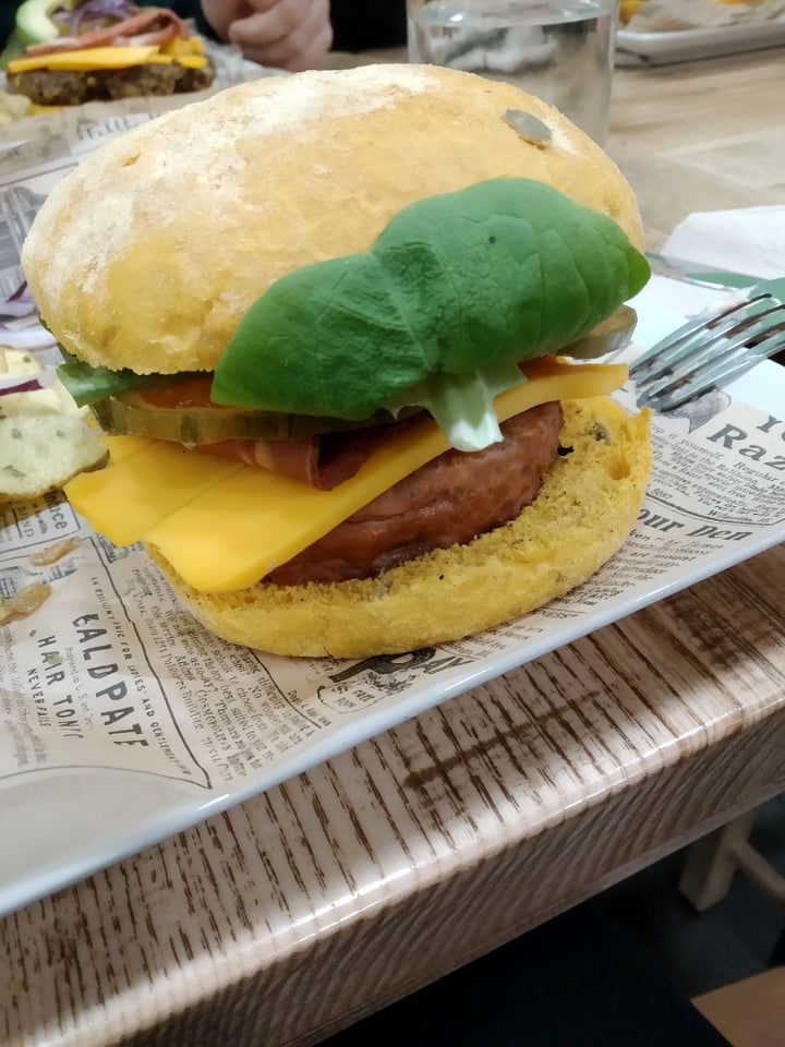 photo of El Perro Gamberro Hamburguesas De La Casa shared by @lacasitadelluvia on  06 Feb 2020 - review