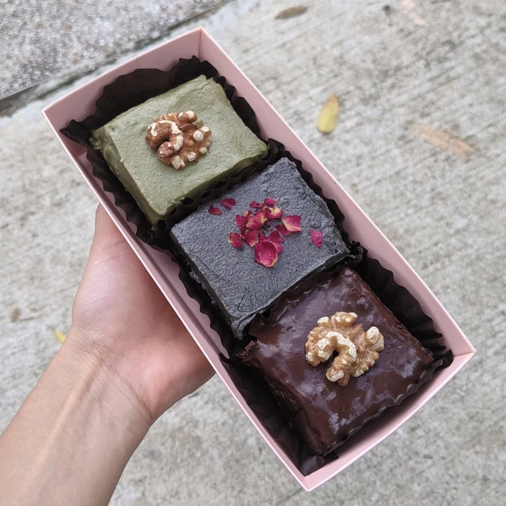 review photo of The Plant Food Black Sesame Fudge shared by @bornvegetarian on 18 Mar 2022 - review