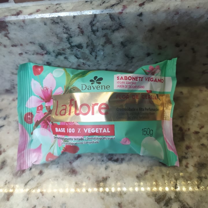 photo of Davene Sabonete Vegano Laflore Flor de Cereja shared by @valdirscors on  05 Jul 2022 - review