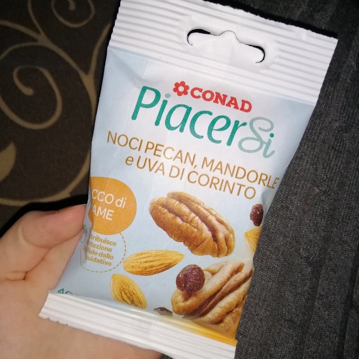 photo of Piacersi | Conad Noci pecan mandorle e uva shared by @silentgirl94 on  13 Mar 2022 - review