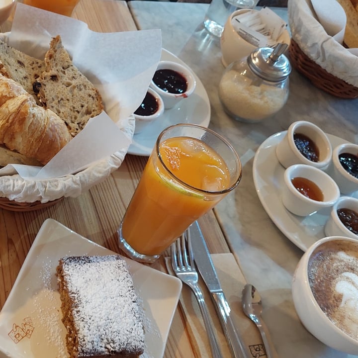 photo of Le Pain Quotidien Budín vegano de zanahoria shared by @lesliepainceira on  19 Feb 2022 - review