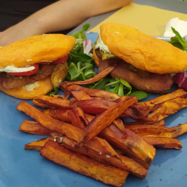 photo of Soul Kitchen Bao Buns Con Cotoletta Di Seitan, Zucchine In Scapece E Mayo Al Basilico Con Patate Dolci Fritte shared by @noemi175113 on  24 Jul 2022 - review