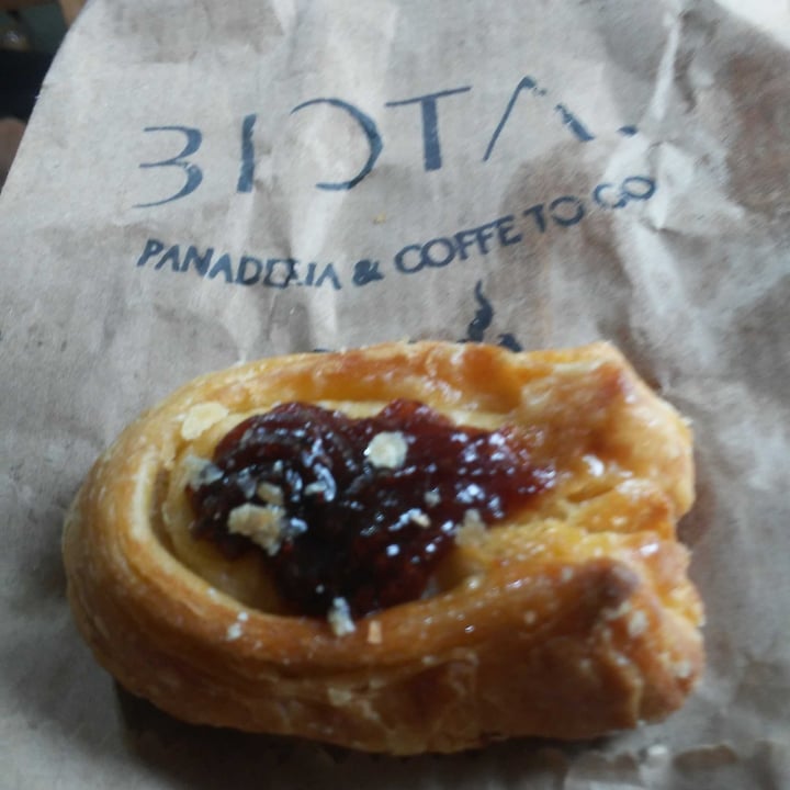 photo of Biota Panaderia & coffee to go Factura De Membrillo shared by @yulir00 on  25 Nov 2021 - review
