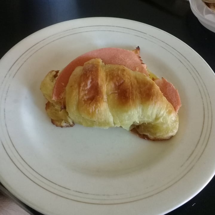 review photo of Bioma plant based café Medialunas con Jamón y Queso shared by @hcjulieta on 06 Nov 2020 - review