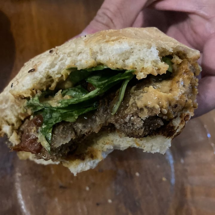 photo of Crisana Plant Based (Delivery y Take Away) Burger Vegana shared by @manufalbo on  29 Aug 2021 - review
