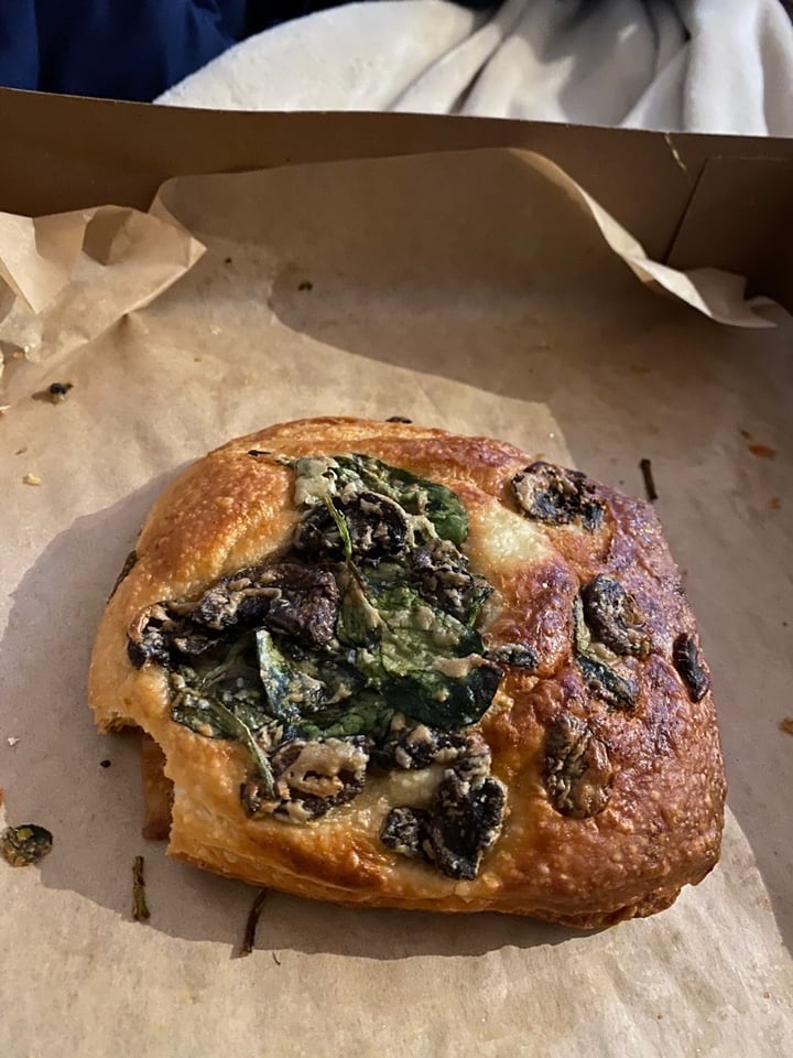 photo of Beet Box Spinach and Mushroom Croissant shared by @kvalenzuela on  28 Jan 2020 - review