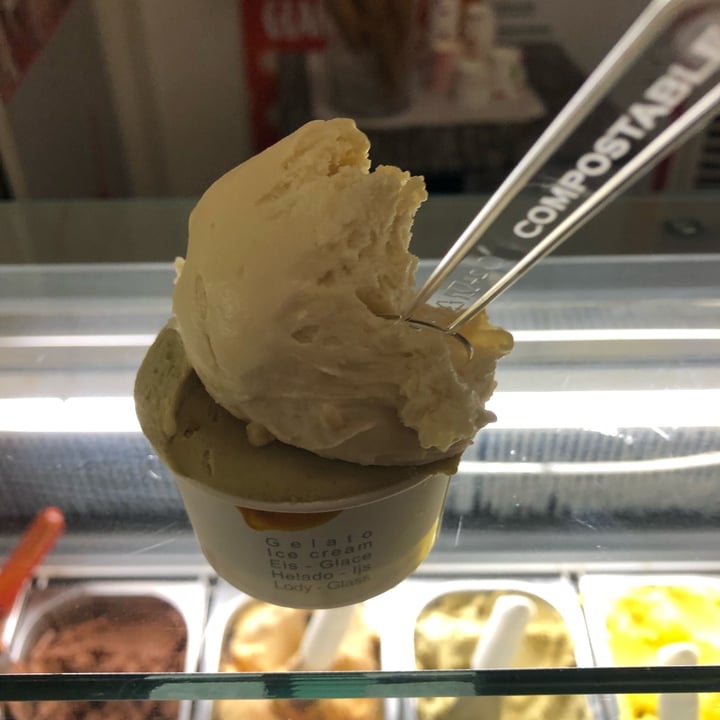 photo of Gelateria Gianni gelato pistacchio e mandorla vegani shared by @allinca on  10 Jul 2022 - review